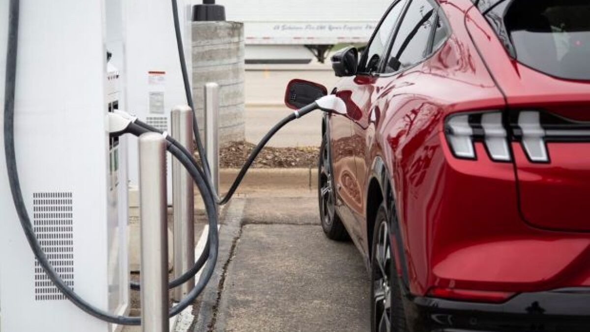 新能源充電樁如何助推汽車行業(yè)綠色轉(zhuǎn)型